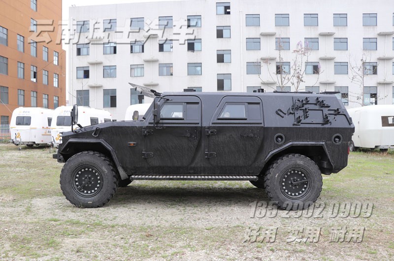 東風(fēng)猛士,CSK162,防護(hù)型突擊車,6座猛士車,高機(jī)動(dòng)越野車,四驅(qū)猛士車