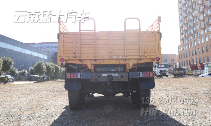 東風(fēng)六驅(qū)卡車,六驅(qū)越野車,東風(fēng)軍車,軍用運輸車,越野卡車,尖頭卡車