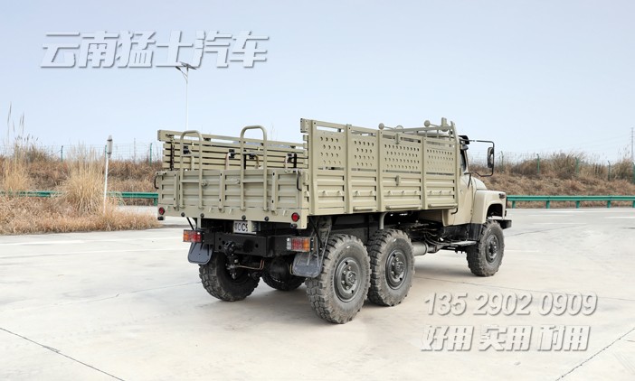 EQ240,東風(fēng)六驅(qū)越野卡車,6*6長(zhǎng)頭運(yùn)兵車,長(zhǎng)鼻子卡車,出口越野載貨車