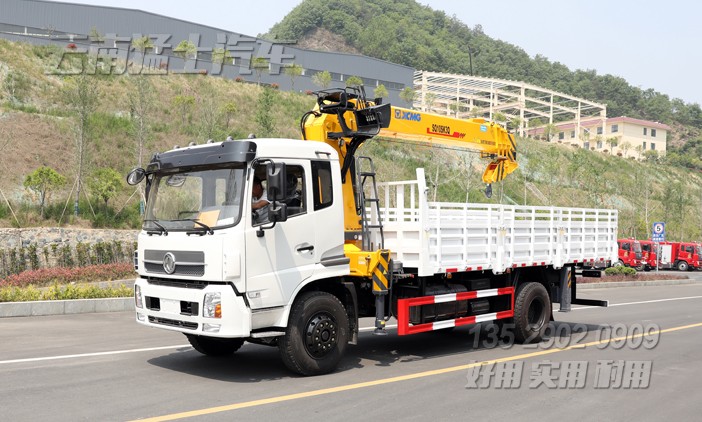 徐工10噸隨車(chē)吊,隨車(chē)吊改裝廠家,四節(jié)臂直臂吊,東風(fēng)底盤(pán)隨車(chē)吊,SQ10SK3Q隨車(chē)起重運(yùn)輸車(chē),10噸四節(jié)臂吊機(jī)