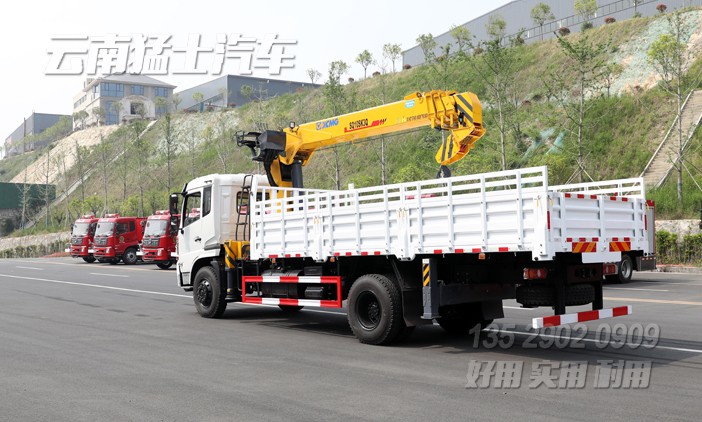 徐工10噸隨車(chē)吊,隨車(chē)吊改裝廠家,四節(jié)臂直臂吊,東風(fēng)底盤(pán)隨車(chē)吊,SQ10SK3Q隨車(chē)起重運(yùn)輸車(chē),10噸四節(jié)臂吊機(jī)