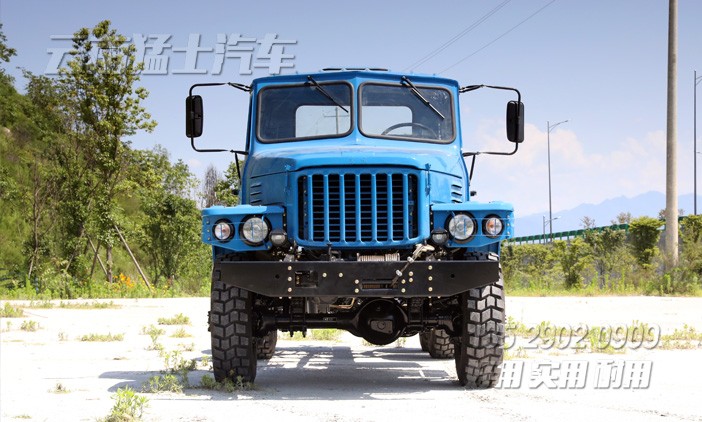 EQ240,東風(fēng)藍(lán)卡車,尖頭卡車,出口長頭底盤,經(jīng)典越野卡車