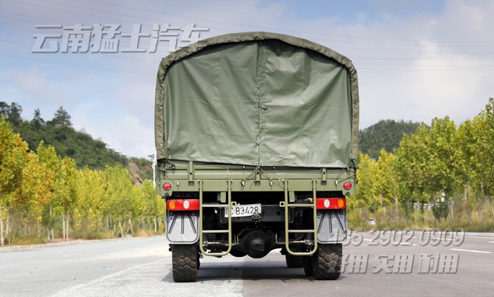 山貓?jiān)揭败?六驅(qū)卡車,12座運(yùn)兵車,載貨運(yùn)輸車,平頭2082,6*6越野運(yùn)輸車,出口多用途車
