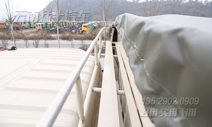 四橋全驅(qū)卡車,全驅(qū)倉欄車,畜牧運(yùn)輸車,載18噸重型卡車,果蔬運(yùn)輸車