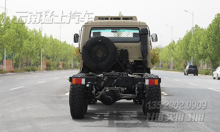 東風(fēng)EQ2102NJ,六驅(qū)越野卡車(chē)底盤(pán),越野專(zhuān)用車(chē)底盤(pán),東風(fēng)153高配,210馬力雙排卡車(chē),輪胎充放氣,后置絞盤(pán)