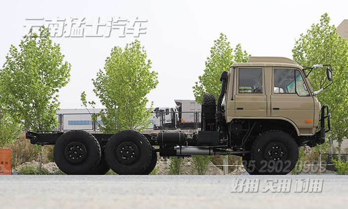 東風(fēng)EQ2102NJ,六驅(qū)越野卡車(chē)底盤(pán),越野專(zhuān)用車(chē)底盤(pán),東風(fēng)153高配,210馬力雙排卡車(chē),輪胎充放氣,后置絞盤(pán)