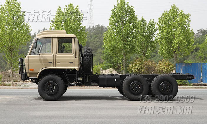 東風(fēng)EQ2102NJ,六驅(qū)越野卡車(chē)底盤(pán),越野專(zhuān)用車(chē)底盤(pán),東風(fēng)153高配,210馬力雙排卡車(chē),輪胎充放氣,后置絞盤(pán)